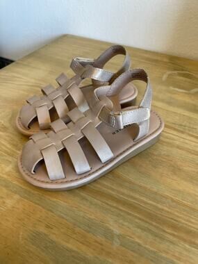 NWOT Marc Fisher Kids Tan Leather Closed Toed Strappy Sandals Little Kids 9